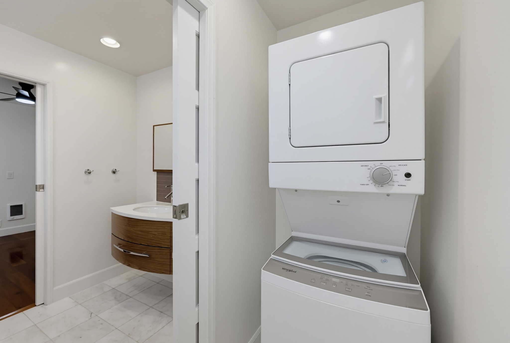 Virtual tour photo 27 of 35 for 1470 Rosecrans St #2