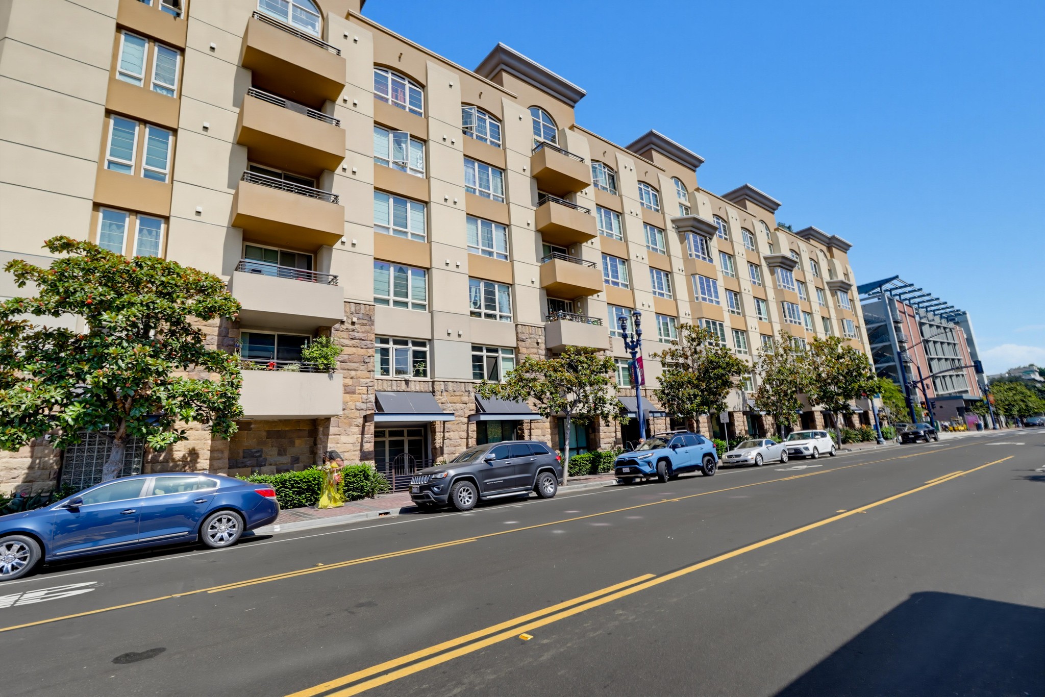 Virtual tour photo 3 of 42 for 1480 Broadway