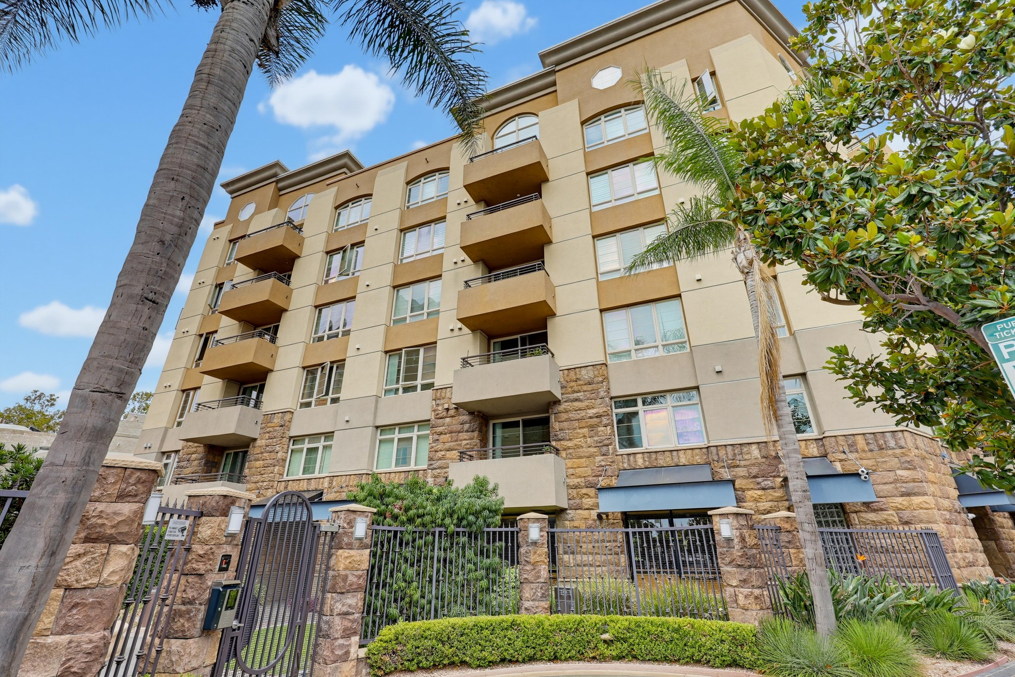 Virtual tour photo 3 of 50 for 1480 Broadway Unit 2420