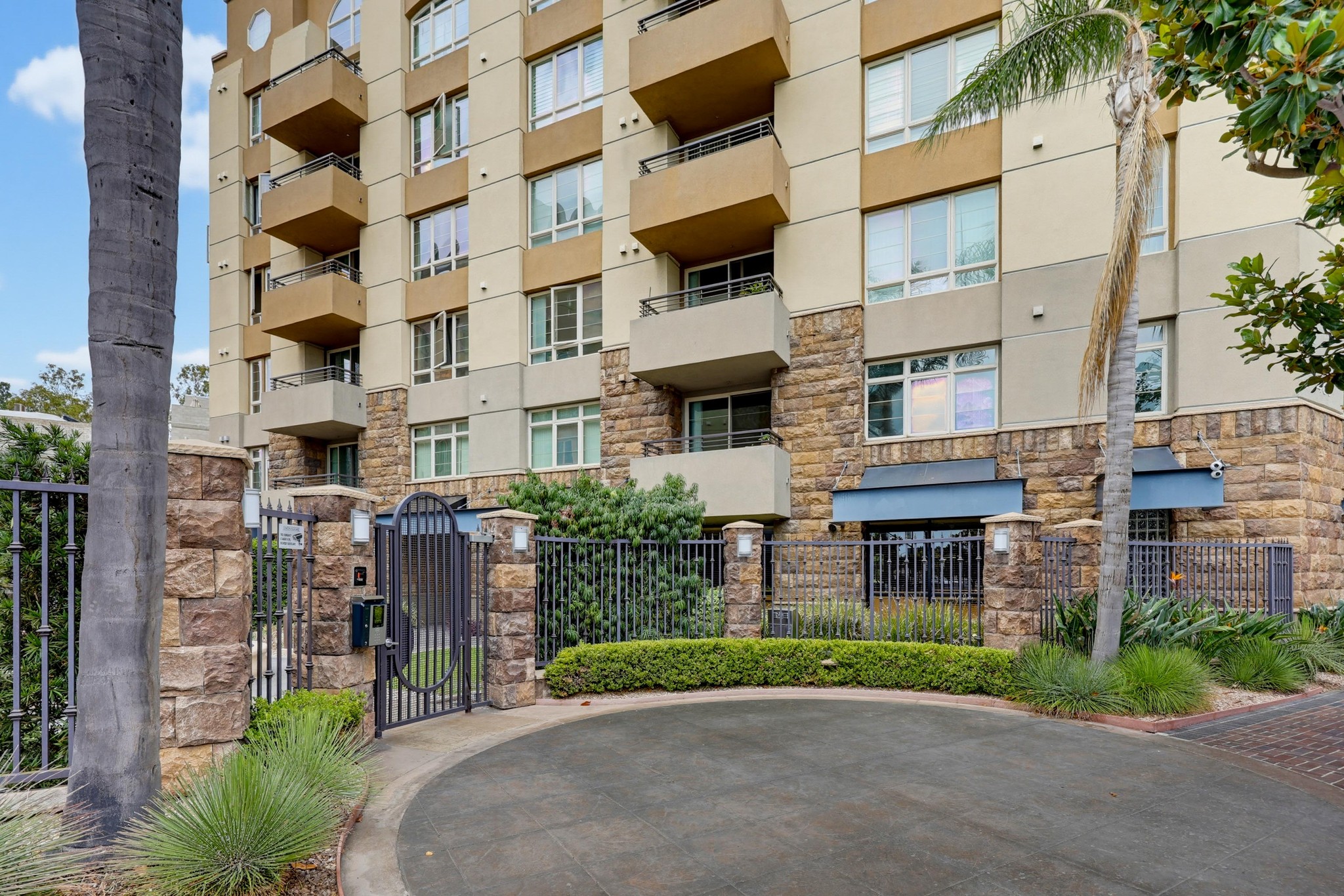 Virtual tour photo 4 of 50 for 1480 Broadway Unit 2420