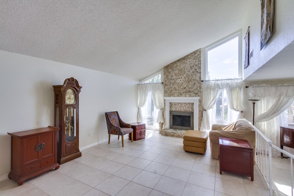 Virtual tour photo 5 of 33 for 14835 Priscilla St