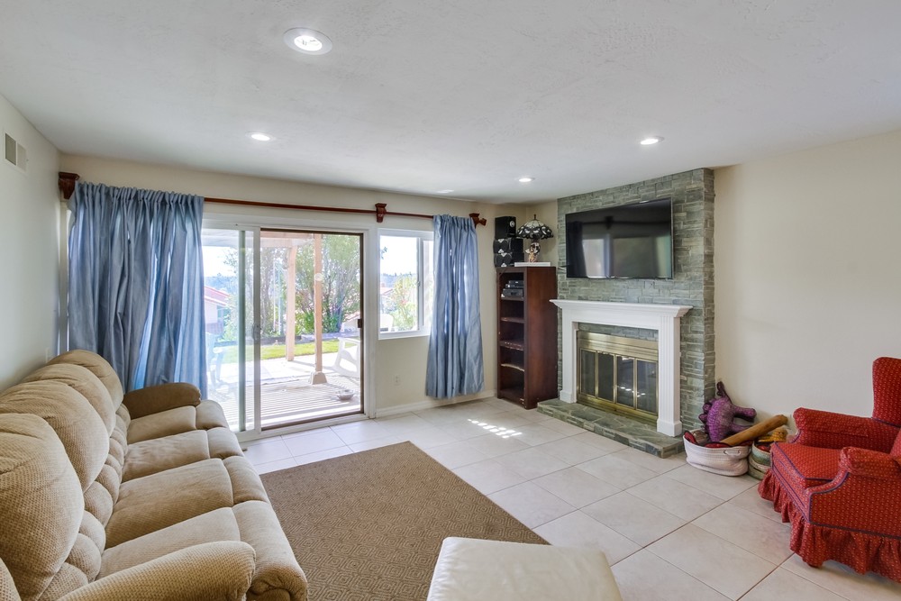 Virtual tour photo 9 of 33 for 14835 Priscilla St