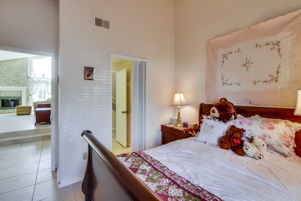 Virtual tour photo 17 of 33 for 14835 Priscilla St