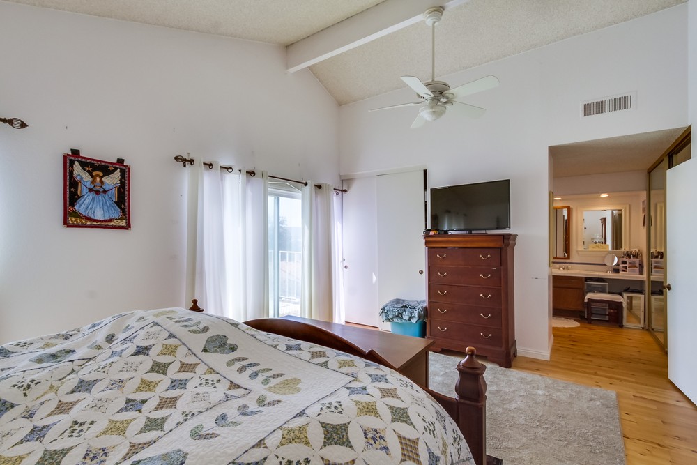Virtual tour photo 21 of 33 for 14835 Priscilla St