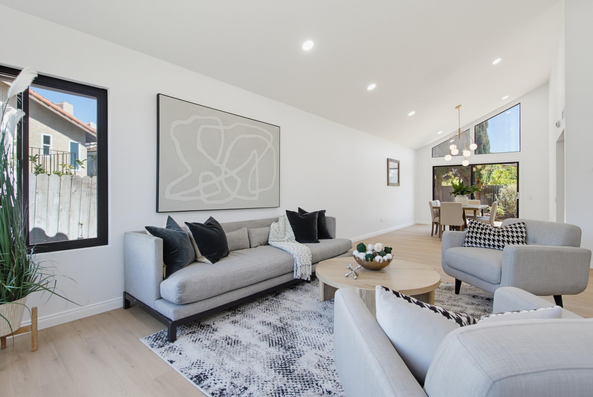 Virtual tour photo 9 of 77 for 14885 Priscilla St