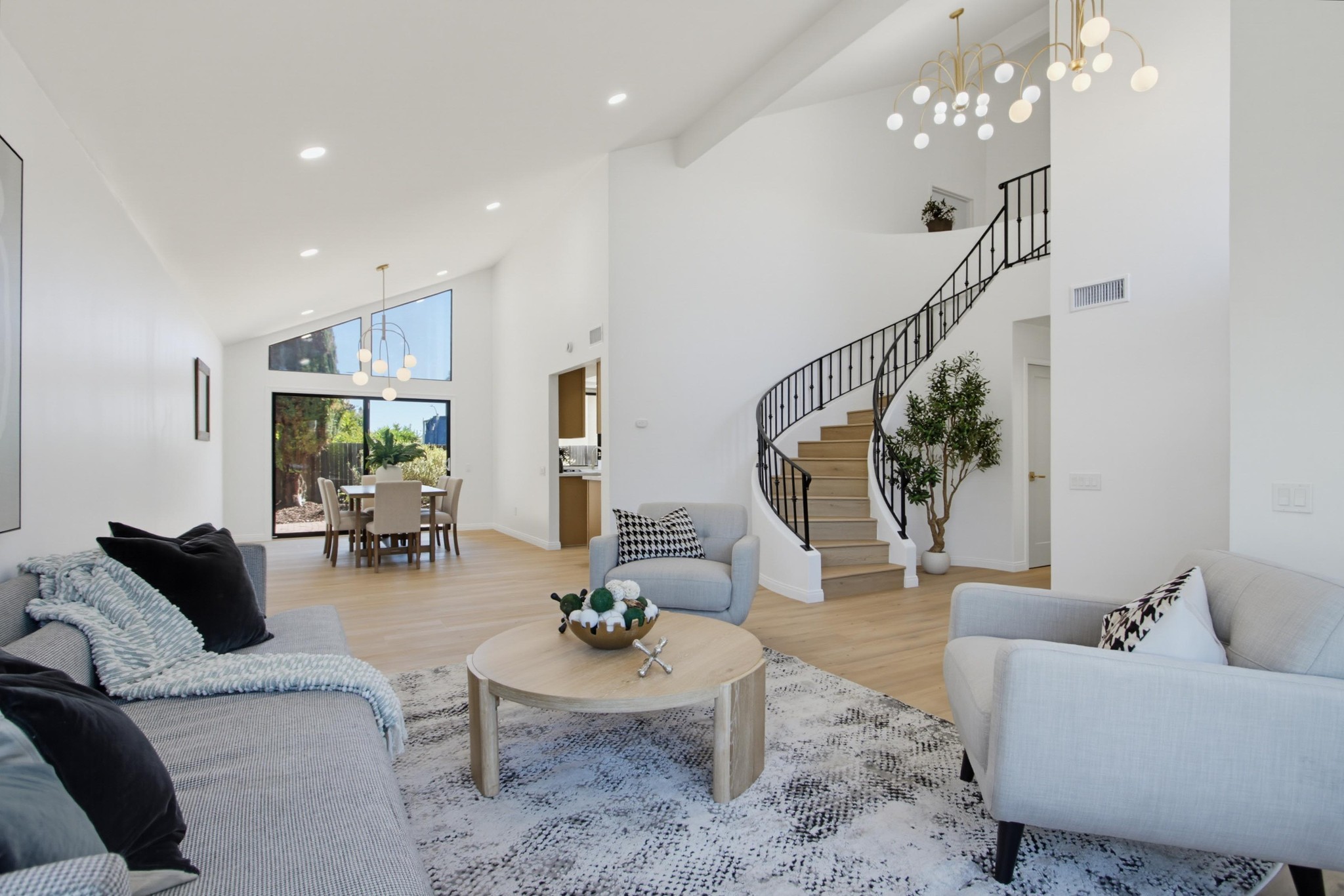Virtual tour photo 10 of 77 for 14885 Priscilla St