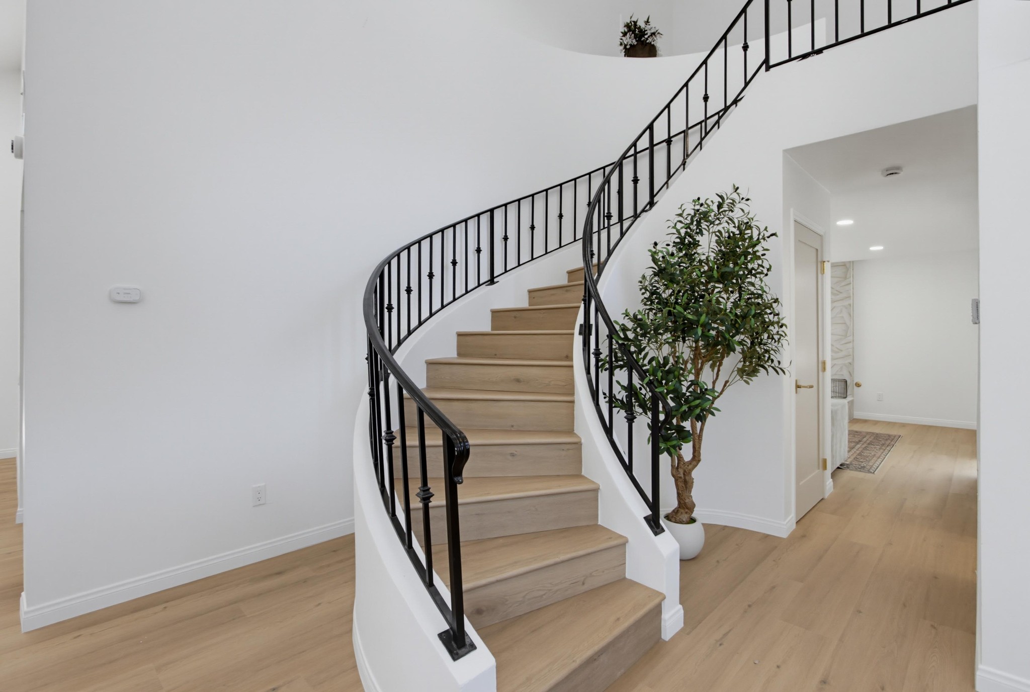 Virtual tour photo 11 of 77 for 14885 Priscilla St
