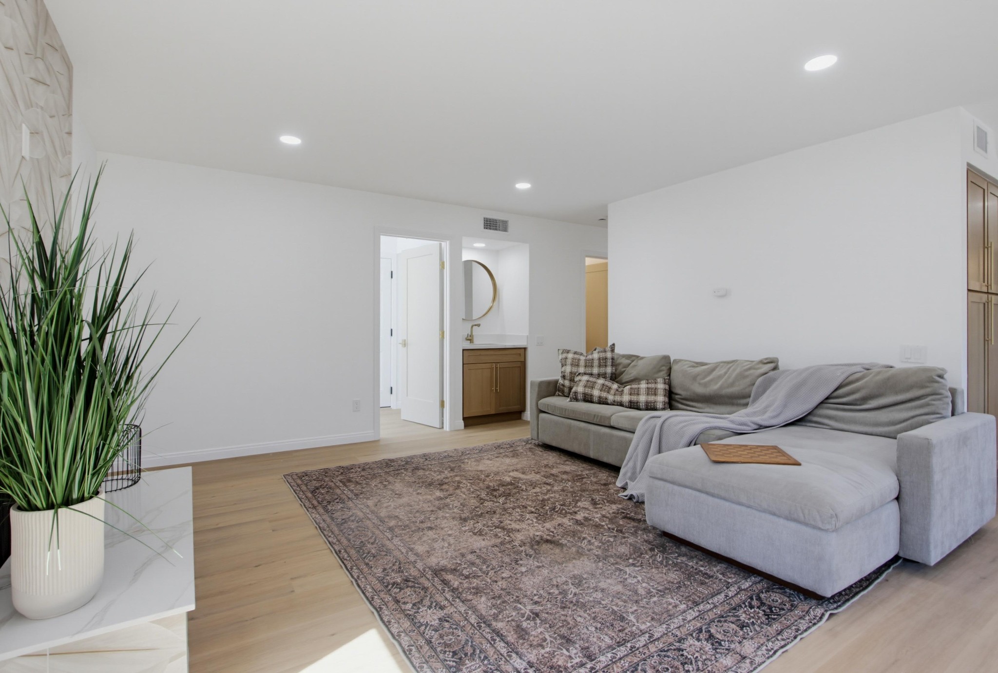 Virtual tour photo 27 of 77 for 14885 Priscilla St
