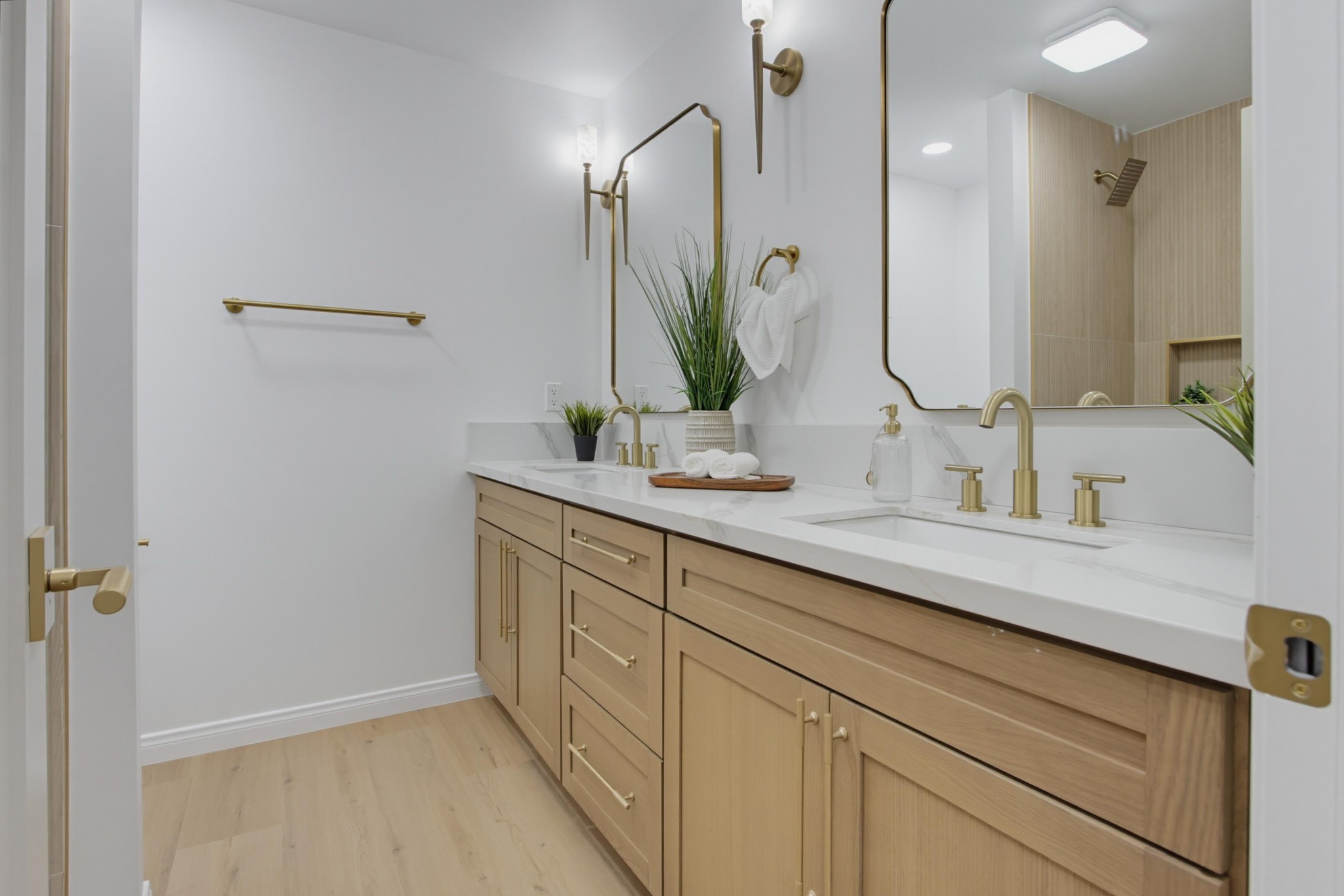 Virtual tour photo 37 of 77 for 14885 Priscilla St
