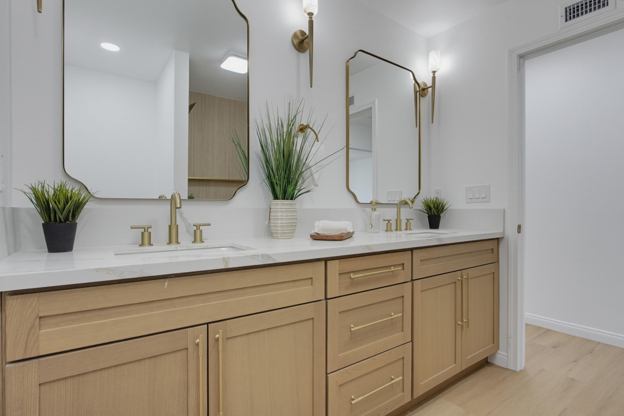 Virtual tour photo 38 of 77 for 14885 Priscilla St