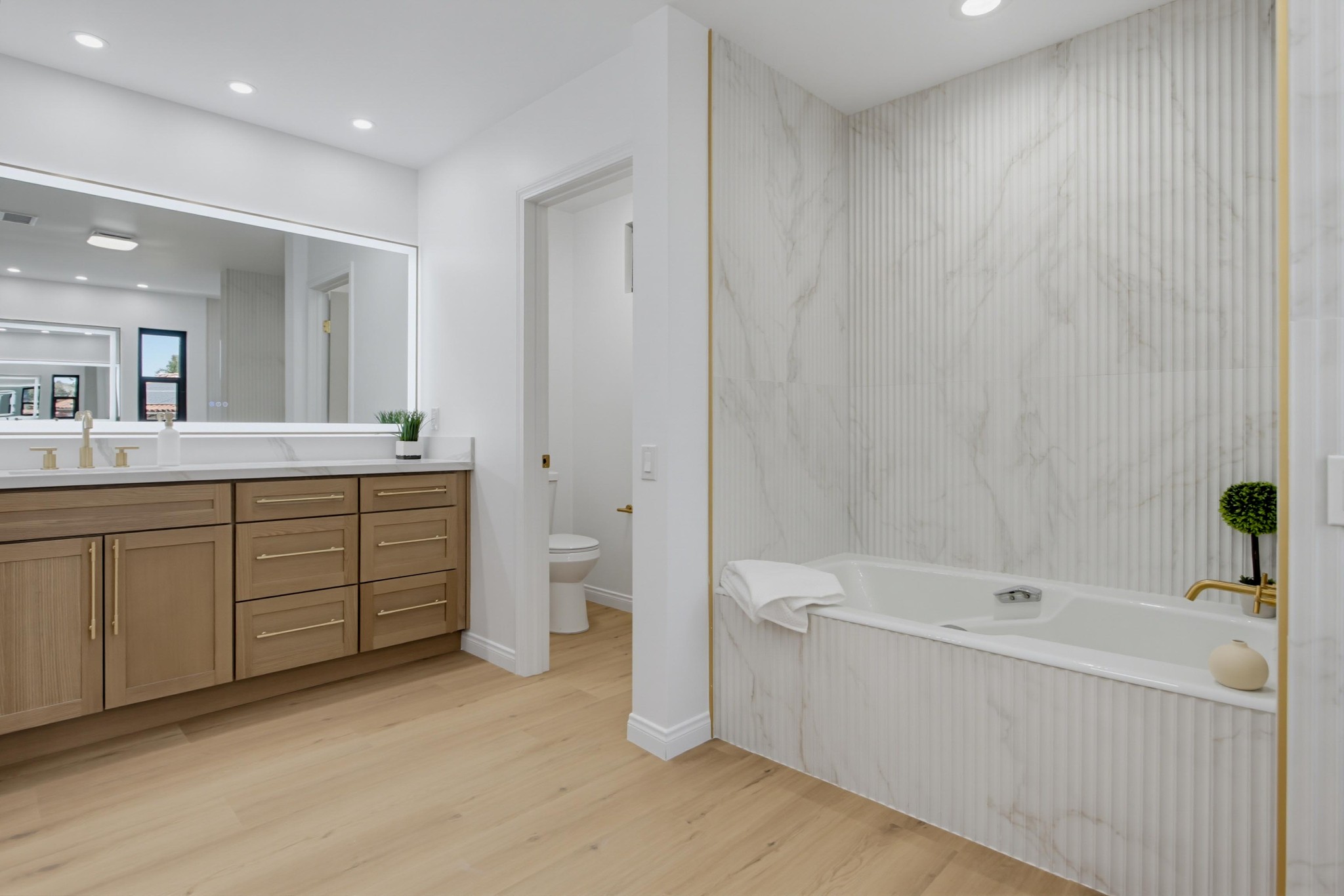 Virtual tour photo 56 of 77 for 14885 Priscilla St