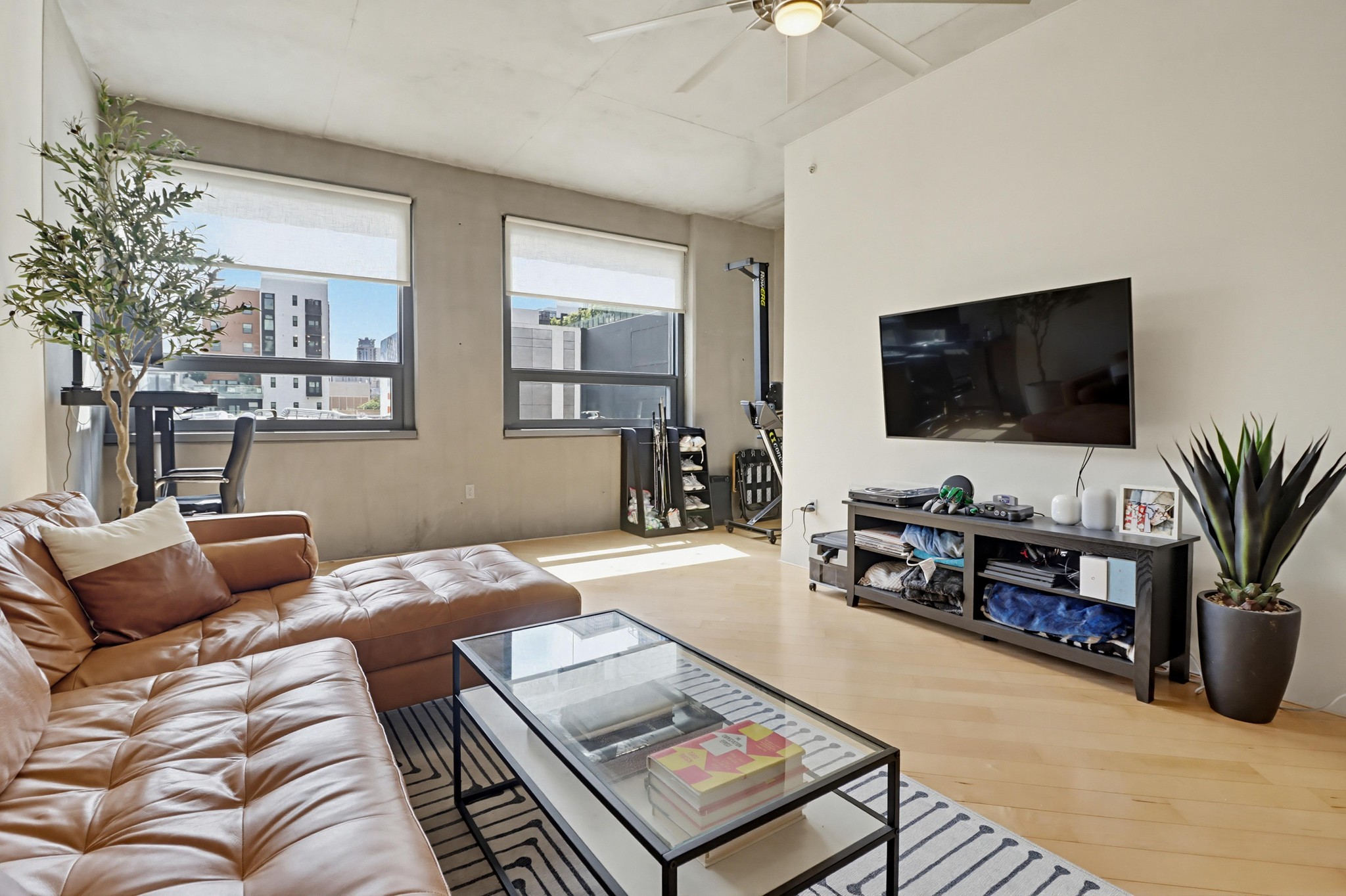 Virtual tour photo 14 of 39 for 1494 Union St UNIT 302