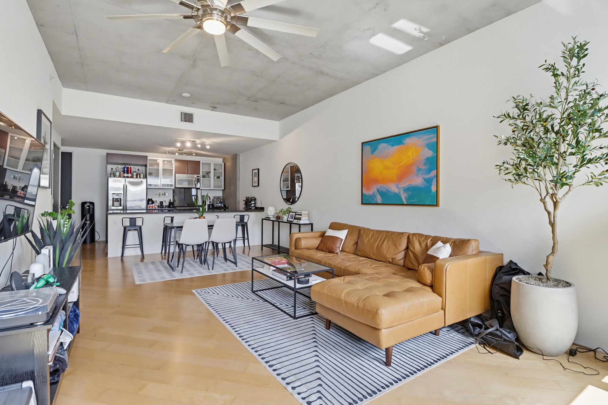 Virtual tour photo 16 of 39 for 1494 Union St UNIT 302