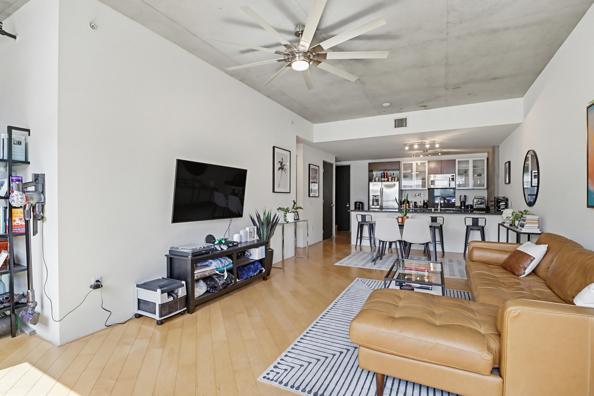Virtual tour photo 17 of 39 for 1494 Union St UNIT 302