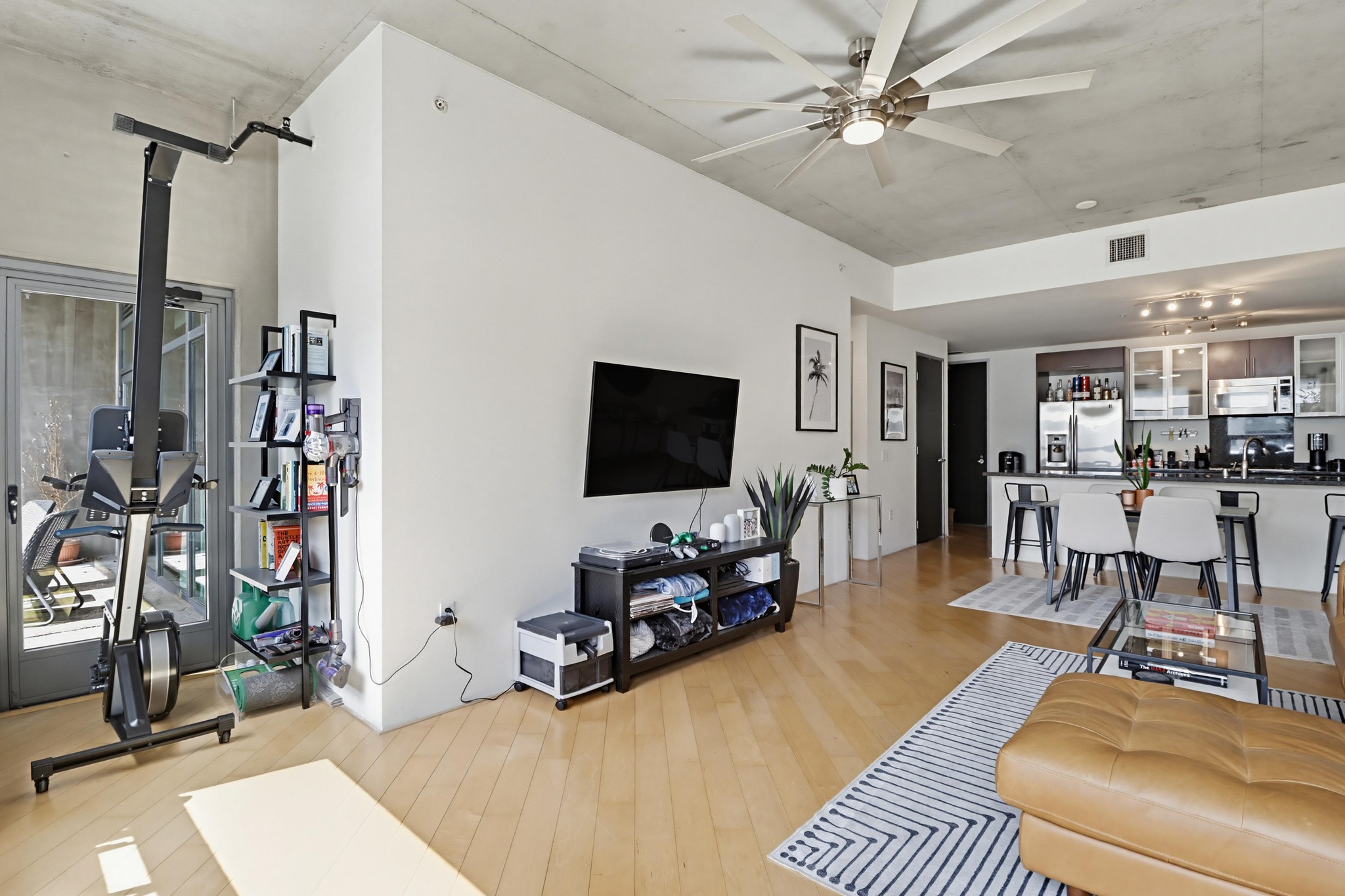 Virtual tour photo 18 of 39 for 1494 Union St UNIT 302