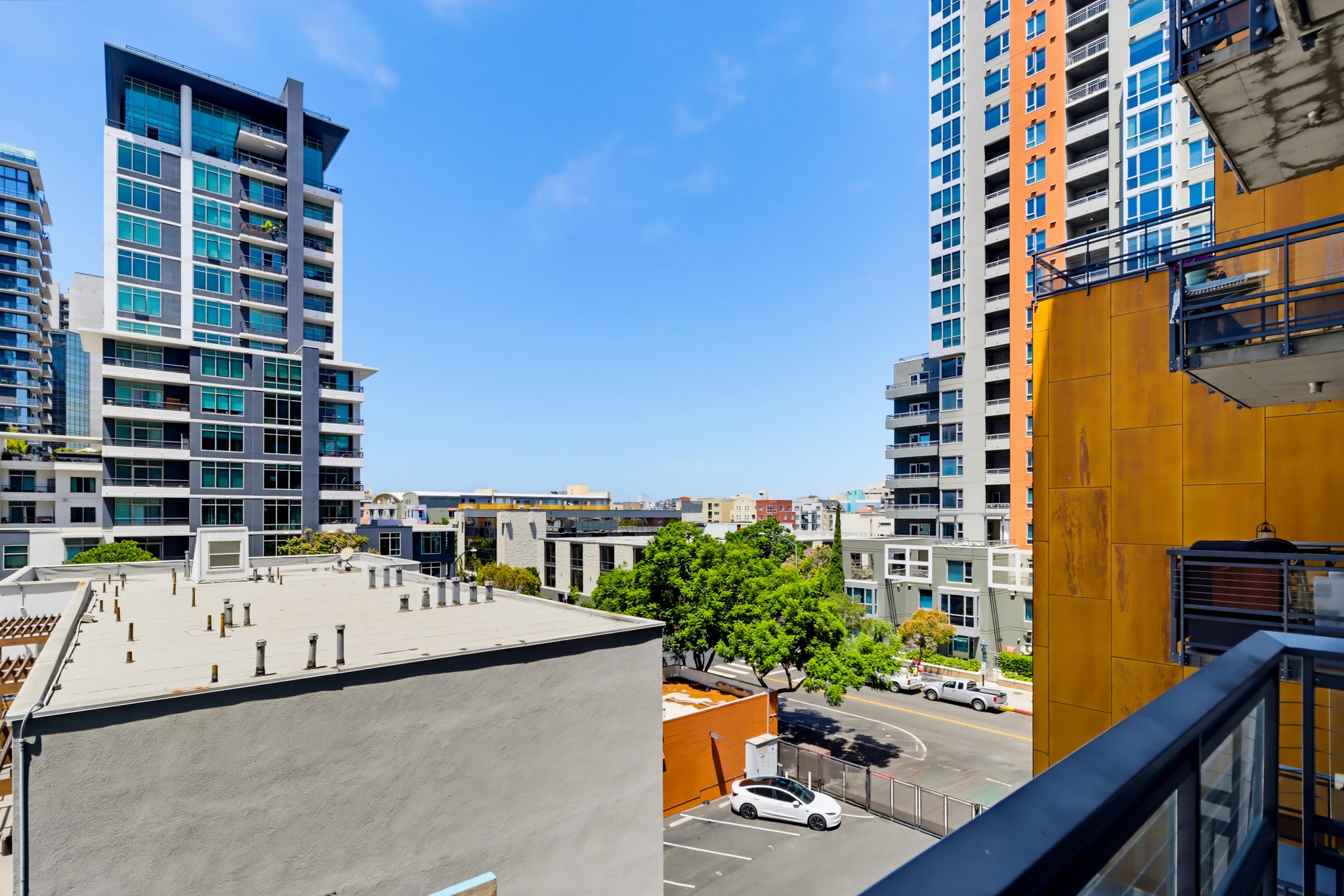 Virtual tour photo 29 of 34 for 1494 Union St Unit 407