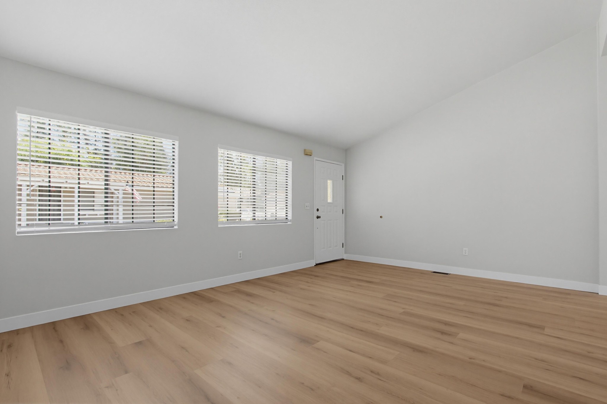 Virtual tour photo 7 of 45 for 14955 Av. Venusto UNIT 86