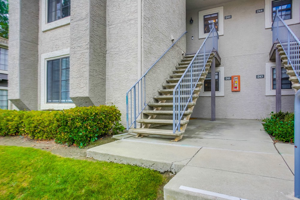 Virtual tour photo 4 of 36 for 15062 Avenida Venusto UNIT 241