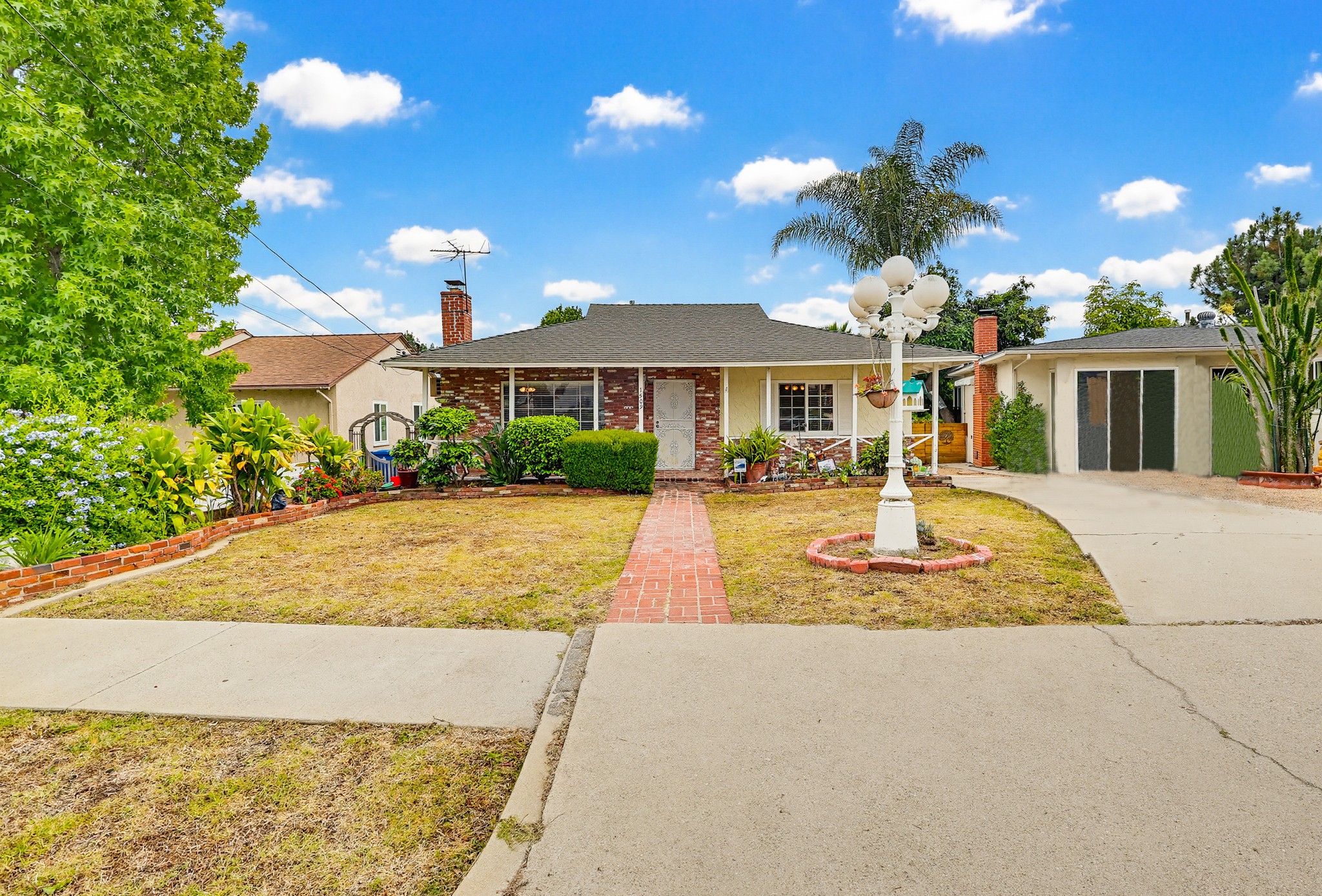 Virtual tour photo 1 of 76 for 1509 W Santa Cruz St