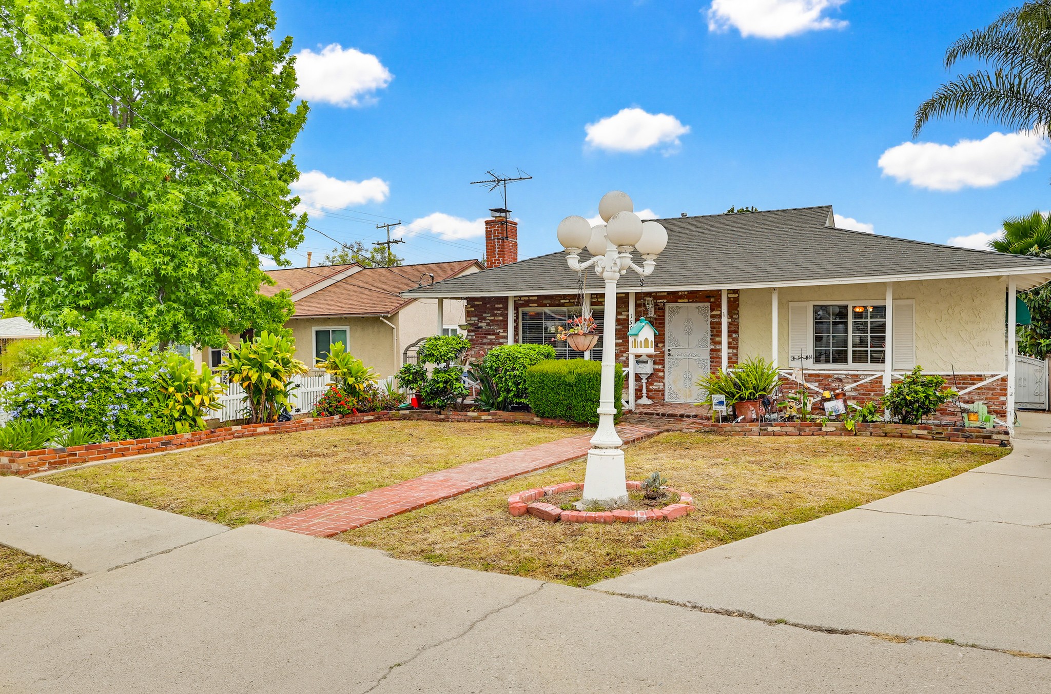 Virtual tour photo 3 of 76 for 1509 W Santa Cruz St