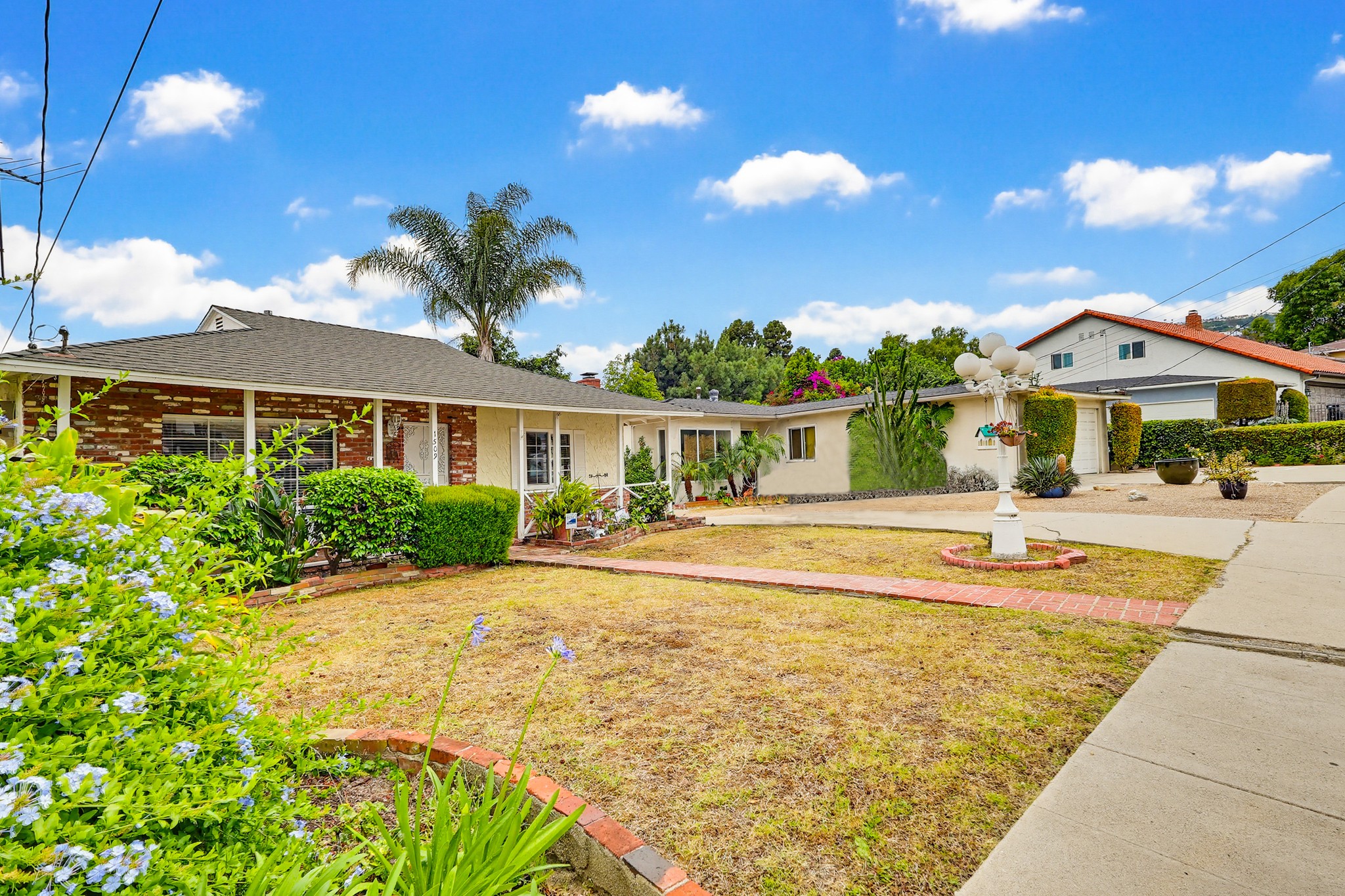 Virtual tour photo 4 of 76 for 1509 W Santa Cruz St