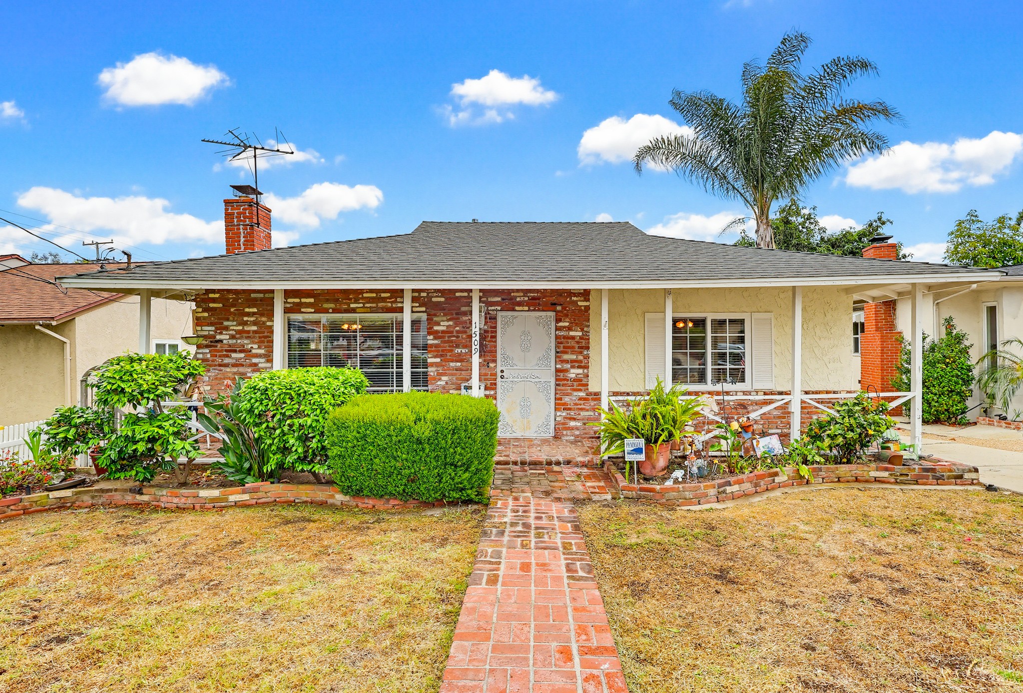 Virtual tour photo 5 of 76 for 1509 W Santa Cruz St