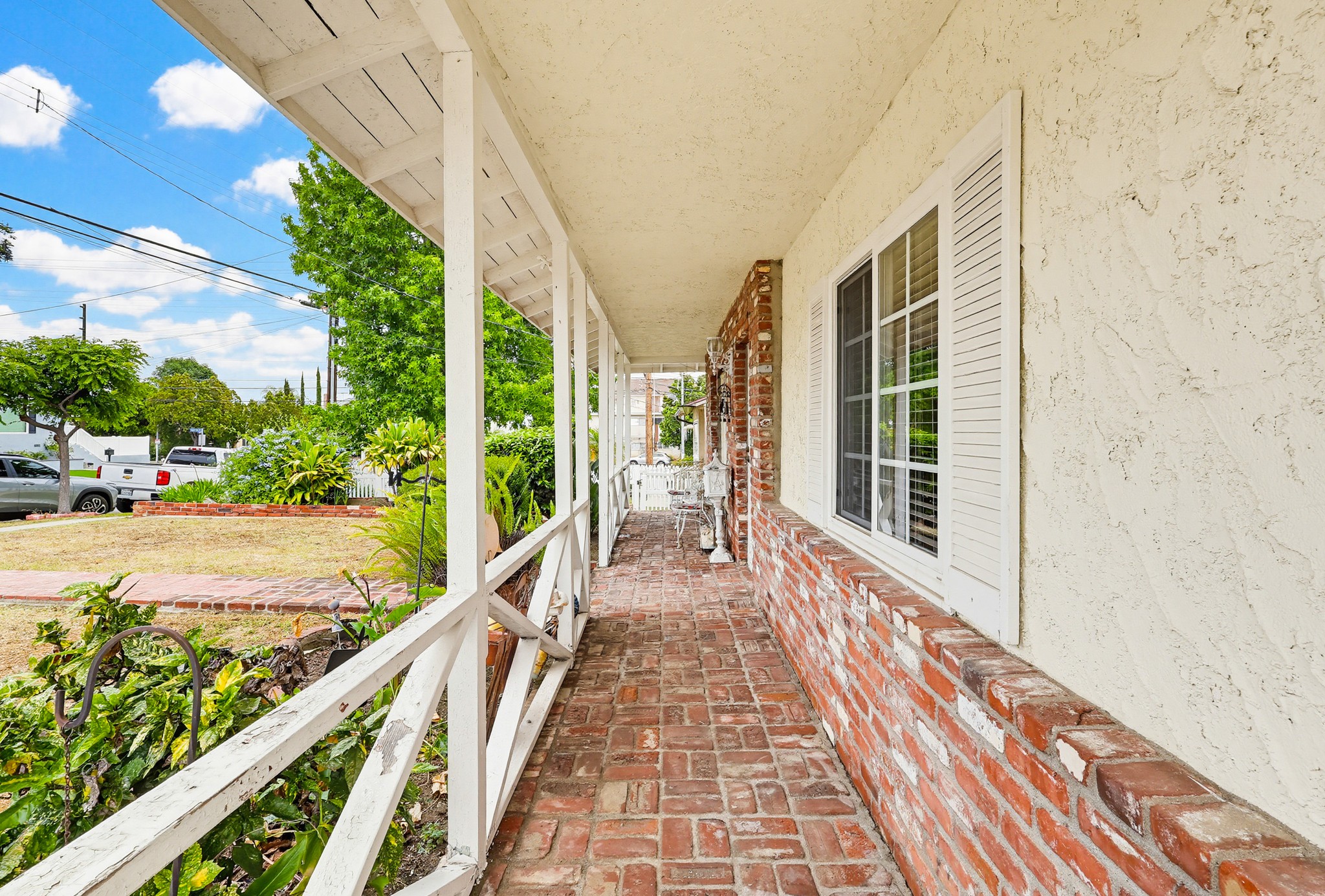 Virtual tour photo 6 of 76 for 1509 W Santa Cruz St
