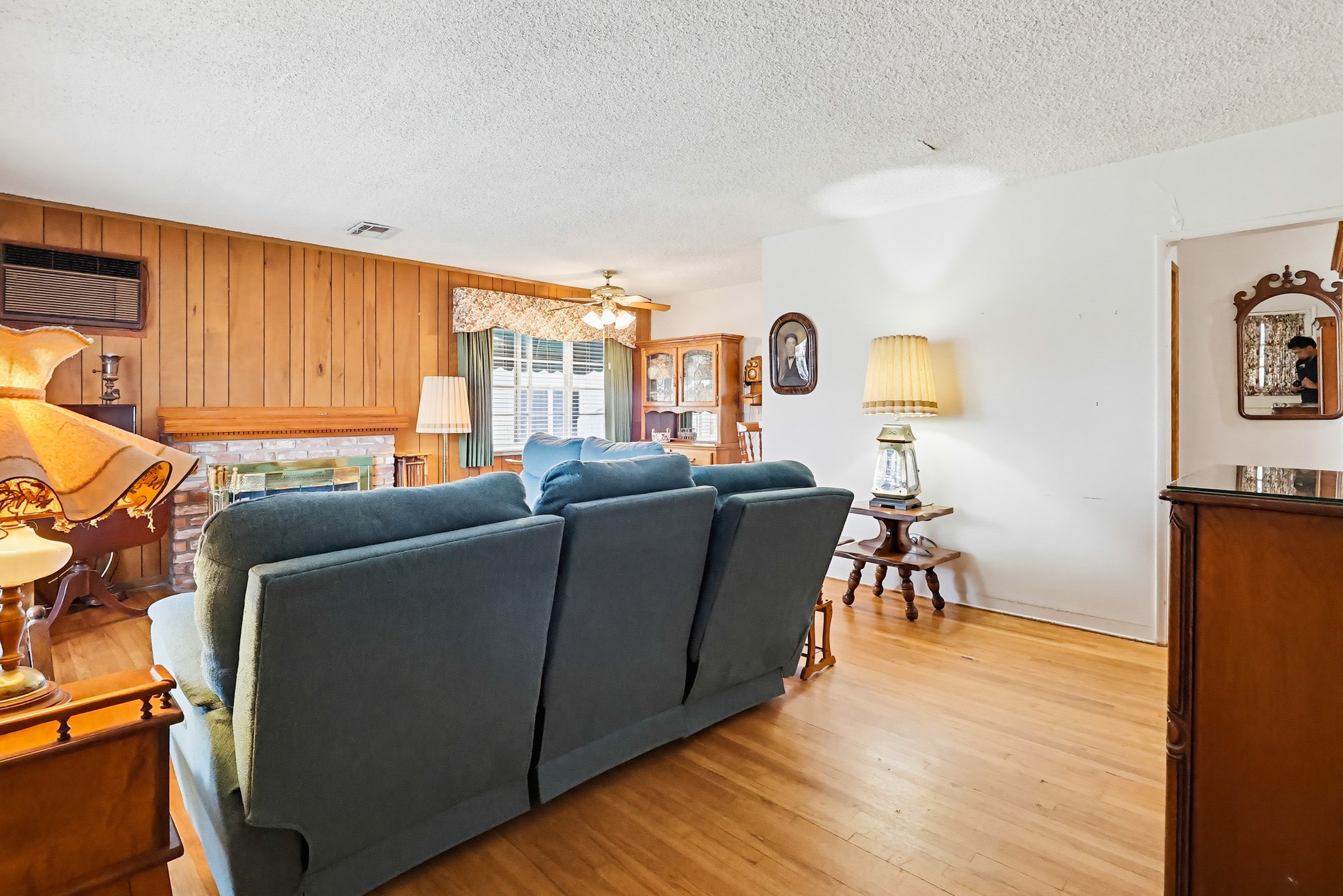 Virtual tour photo 9 of 76 for 1509 W Santa Cruz St