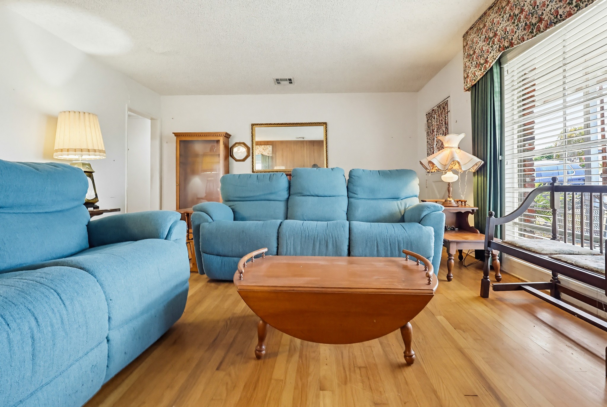 Virtual tour photo 14 of 76 for 1509 W Santa Cruz St