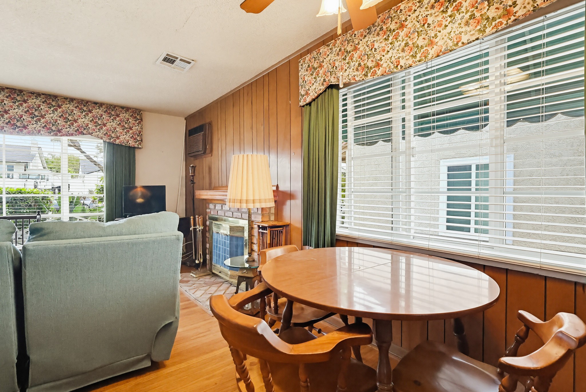 Virtual tour photo 18 of 76 for 1509 W Santa Cruz St