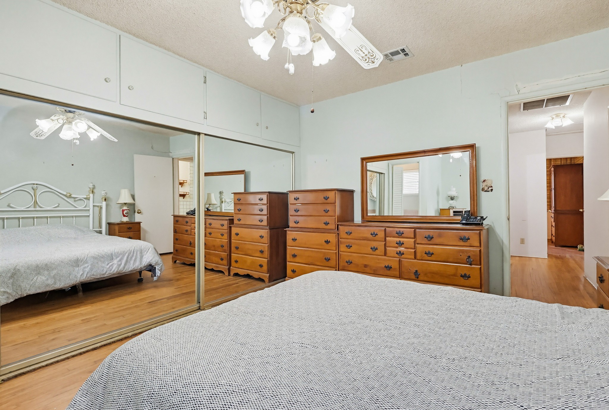 Virtual tour photo 39 of 76 for 1509 W Santa Cruz St