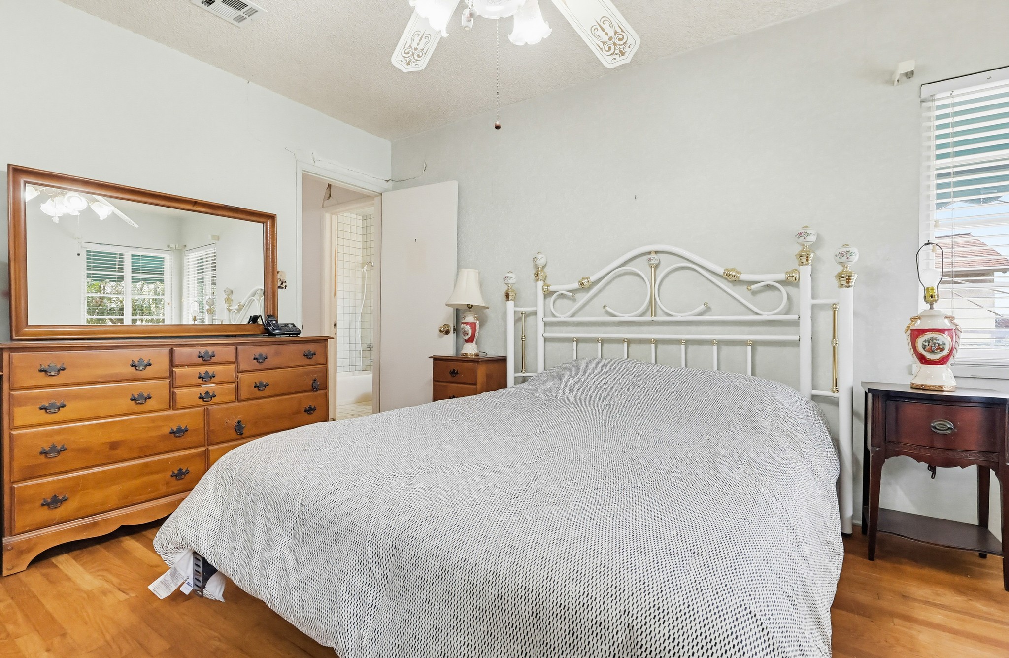 Virtual tour photo 40 of 76 for 1509 W Santa Cruz St