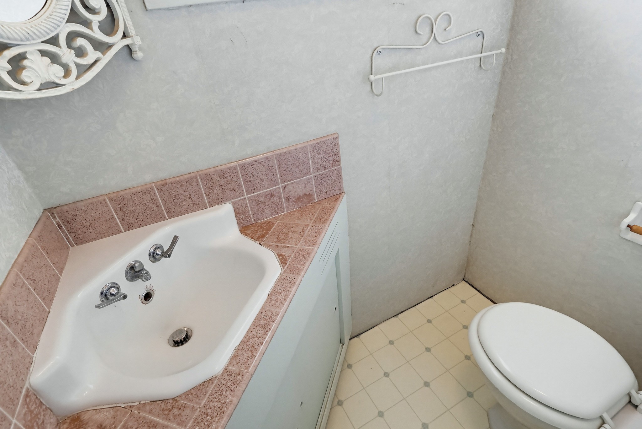 Virtual tour photo 44 of 76 for 1509 W Santa Cruz St