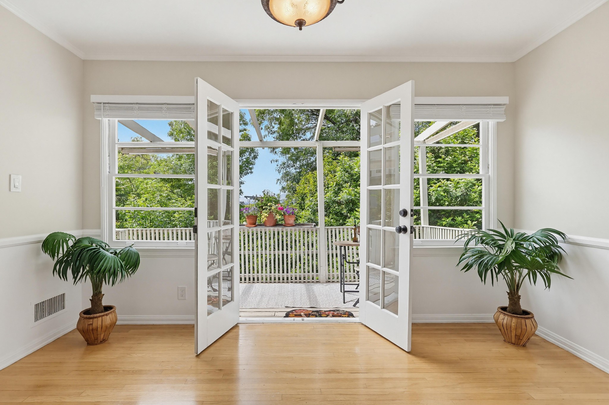 Virtual tour photo 26 of 93 for 15151 Encanto Dr, "Enchantment"