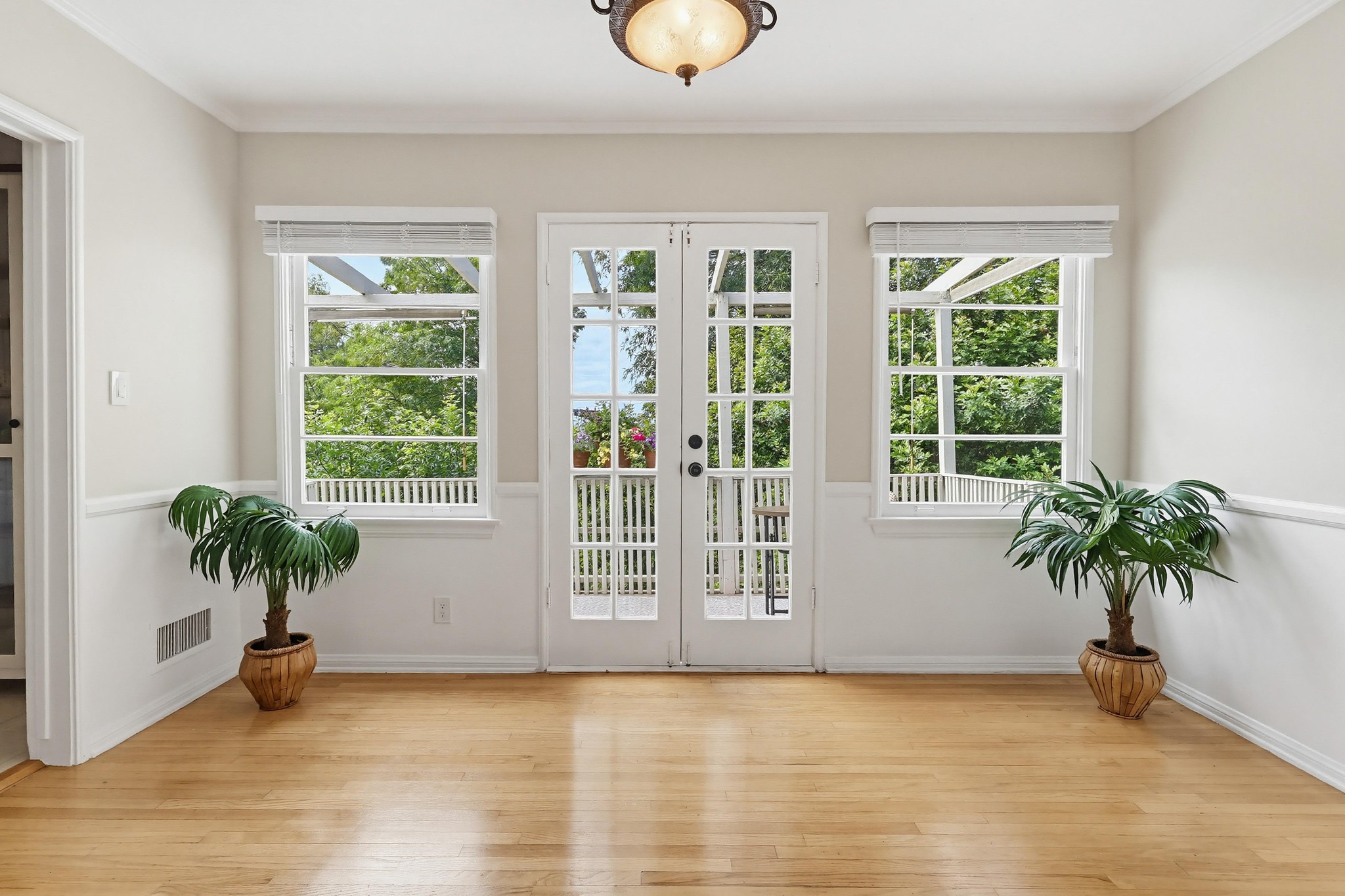 Virtual tour photo 27 of 93 for 15151 Encanto Dr, "Enchantment"