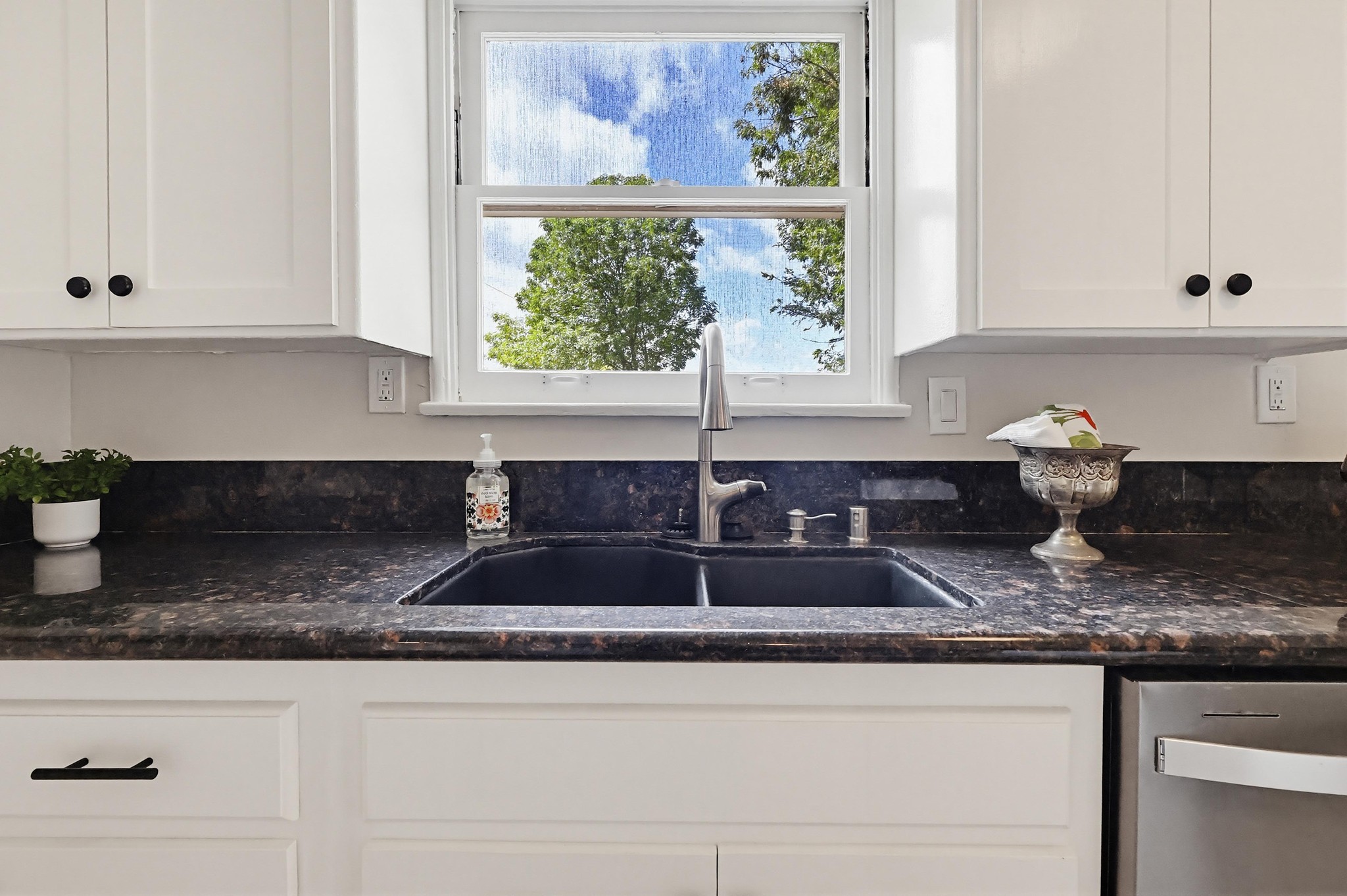 Virtual tour photo 36 of 93 for 15151 Encanto Dr, "Enchantment"