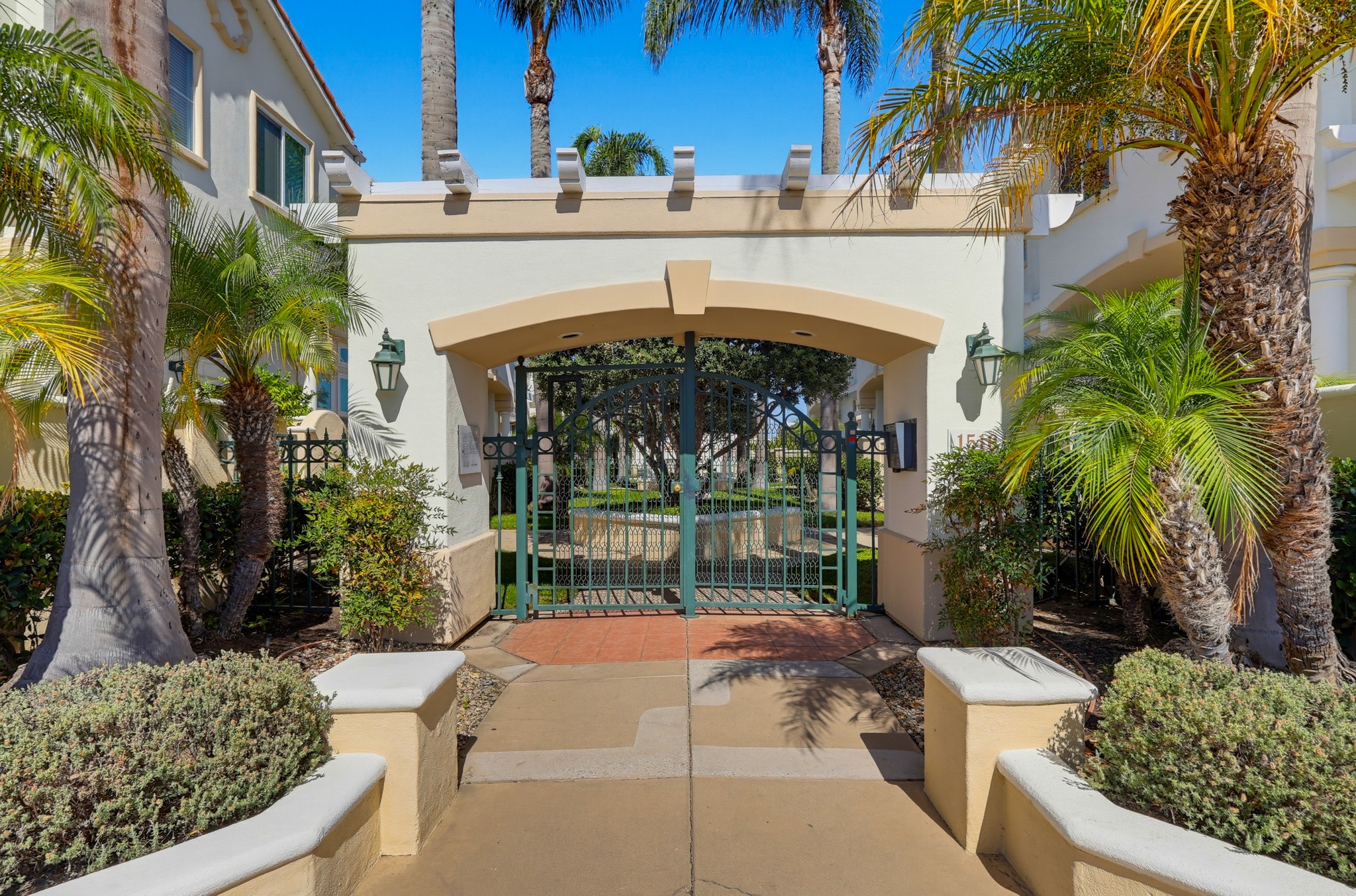 Virtual tour photo 3 of 88 for 1516 Cravens Ave Unit 13