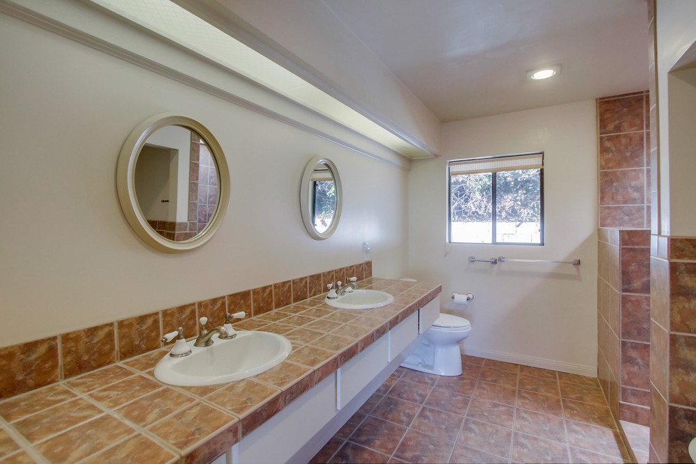 Virtual tour photo 31 of 53 for 1516 Loring St