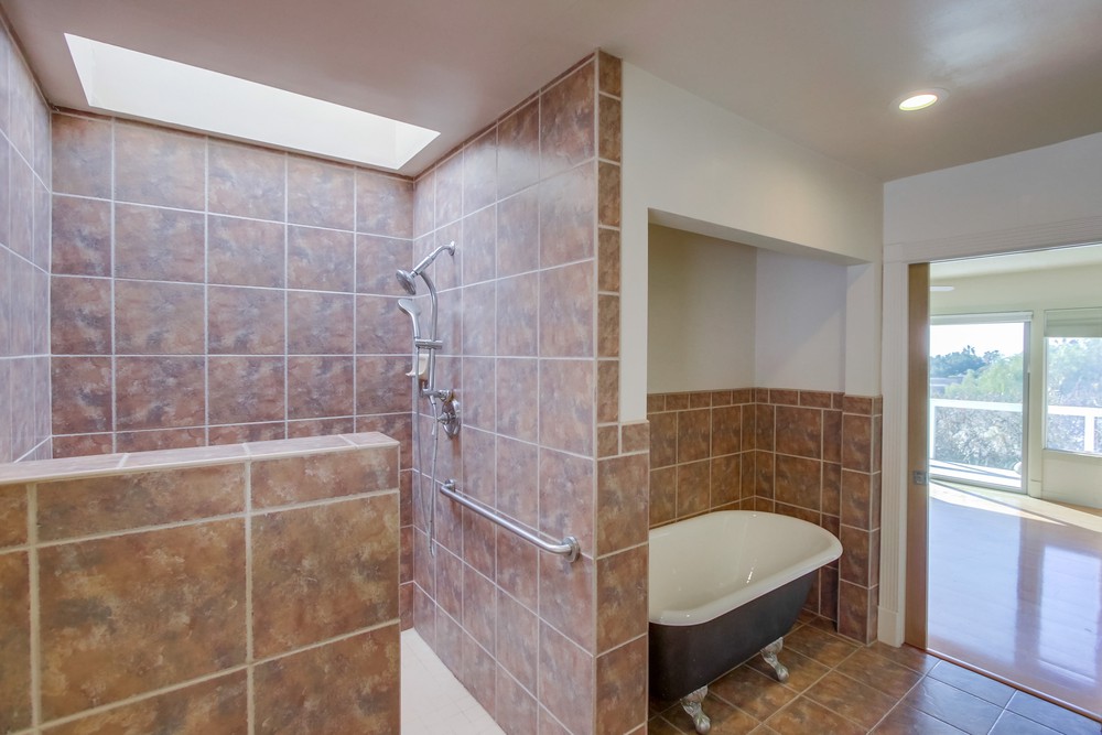 Virtual tour photo 34 of 53 for 1516 Loring St