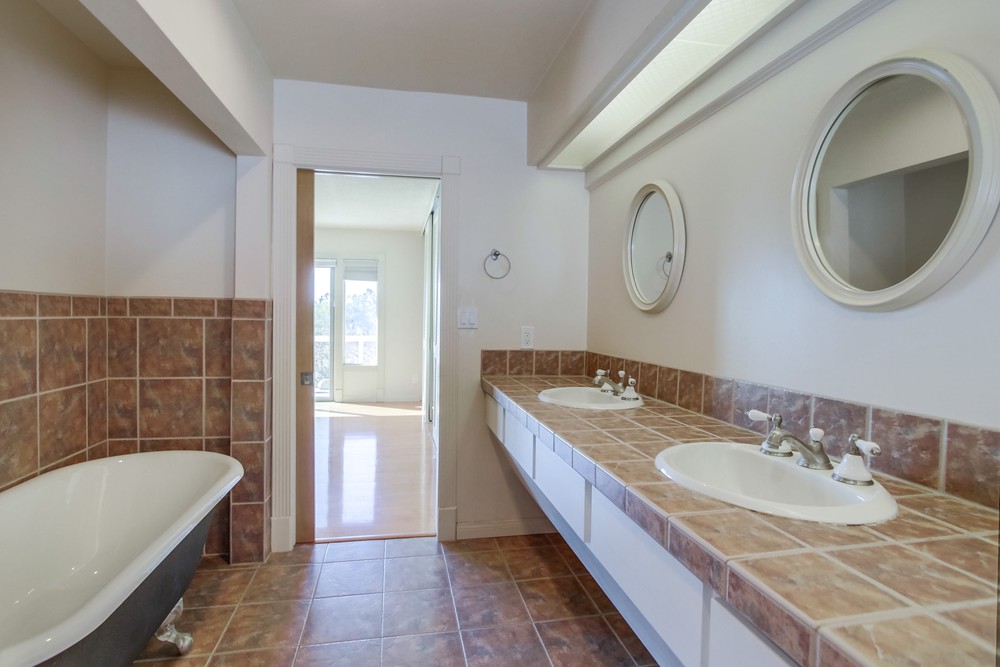Virtual tour photo 35 of 53 for 1516 Loring St
