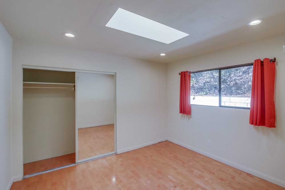 Virtual tour photo 36 of 53 for 1516 Loring St