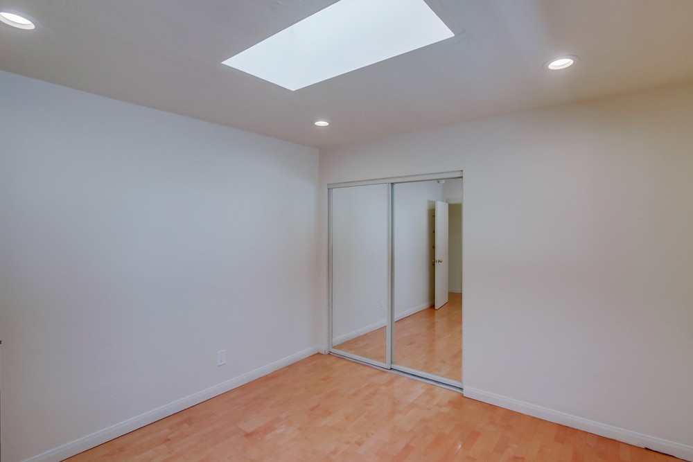 Virtual tour photo 37 of 53 for 1516 Loring St