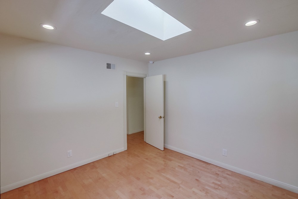 Virtual tour photo 38 of 53 for 1516 Loring St