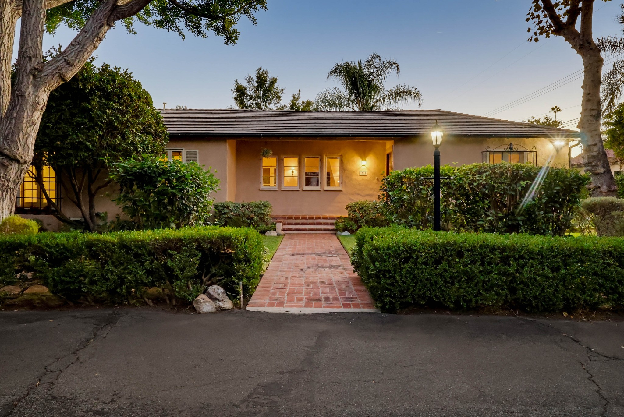 Virtual tour photo 4 of 126 for 1519 Wilson Ave