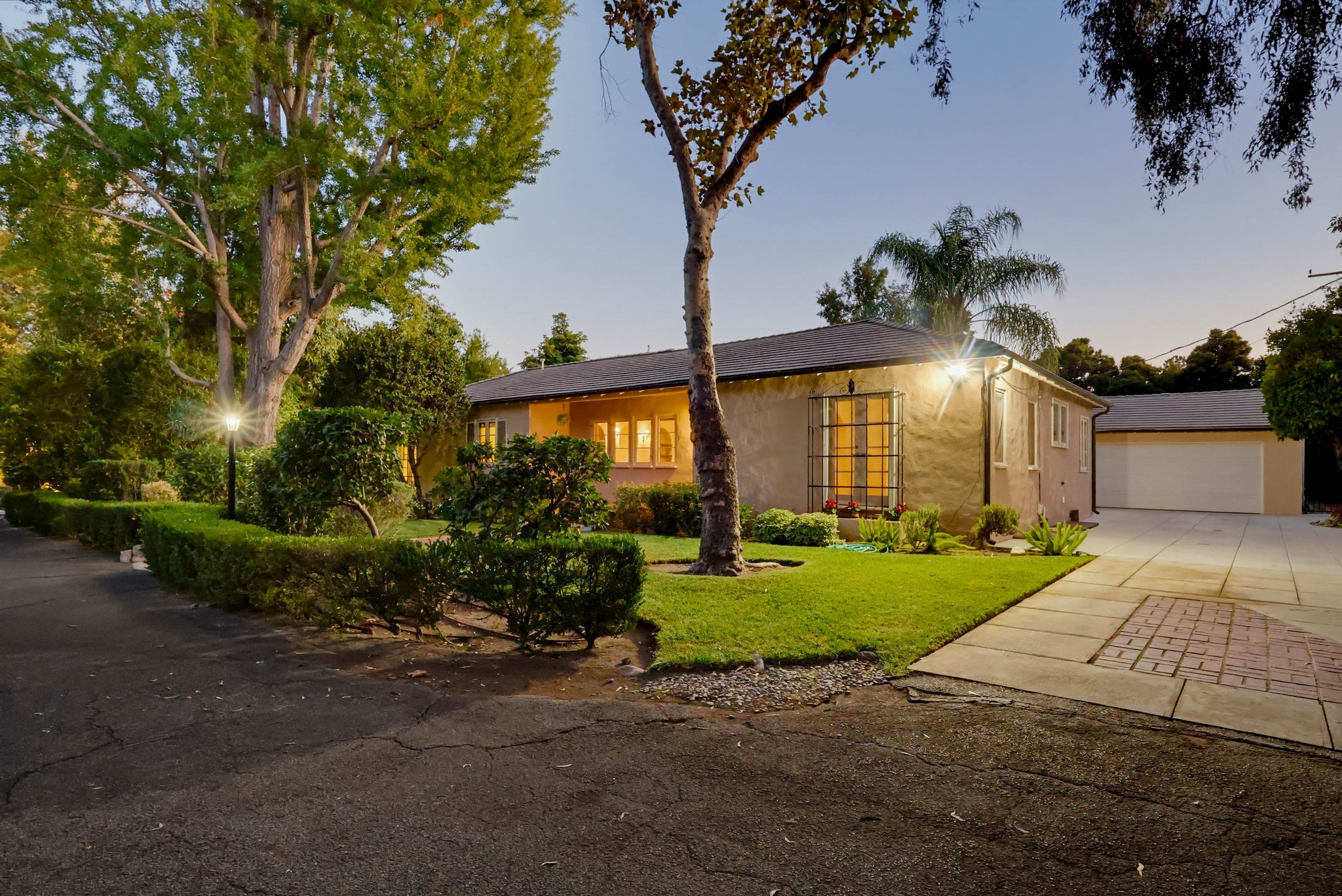 Virtual tour photo 5 of 126 for 1519 Wilson Ave