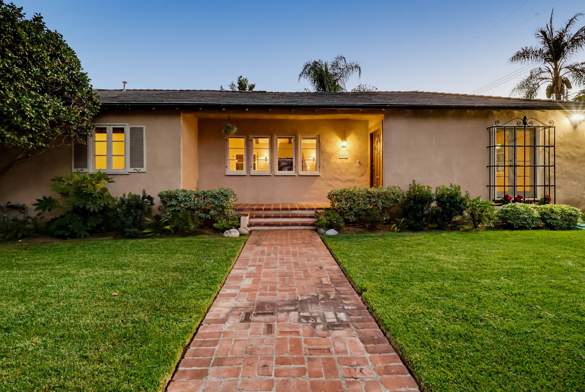 Virtual tour photo 8 of 126 for 1519 Wilson Ave