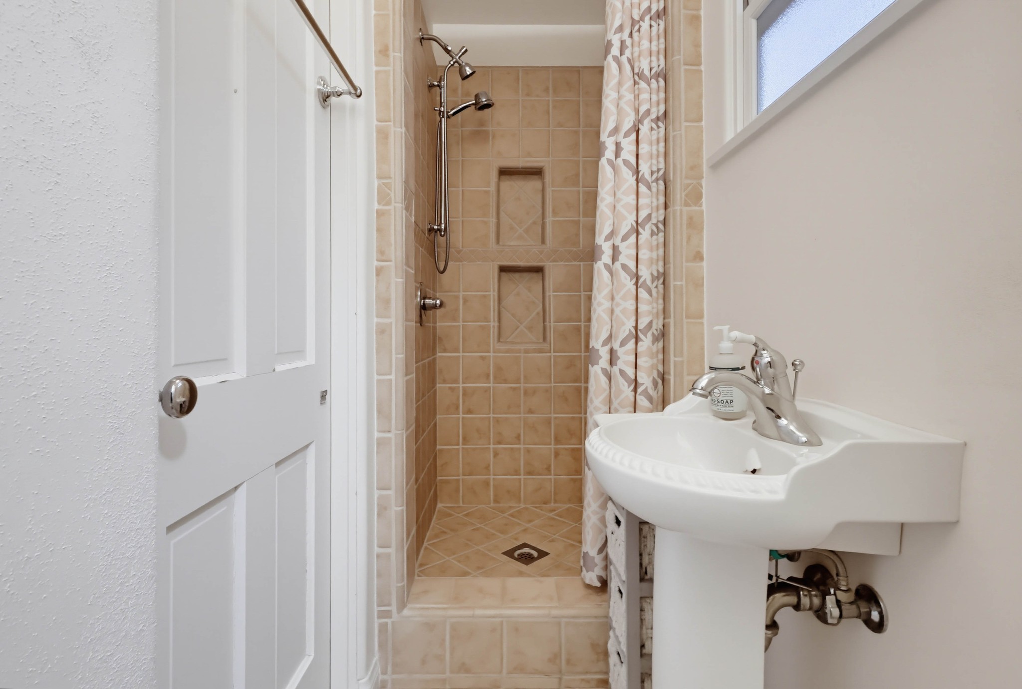 Virtual tour photo 73 of 126 for 1519 Wilson Ave