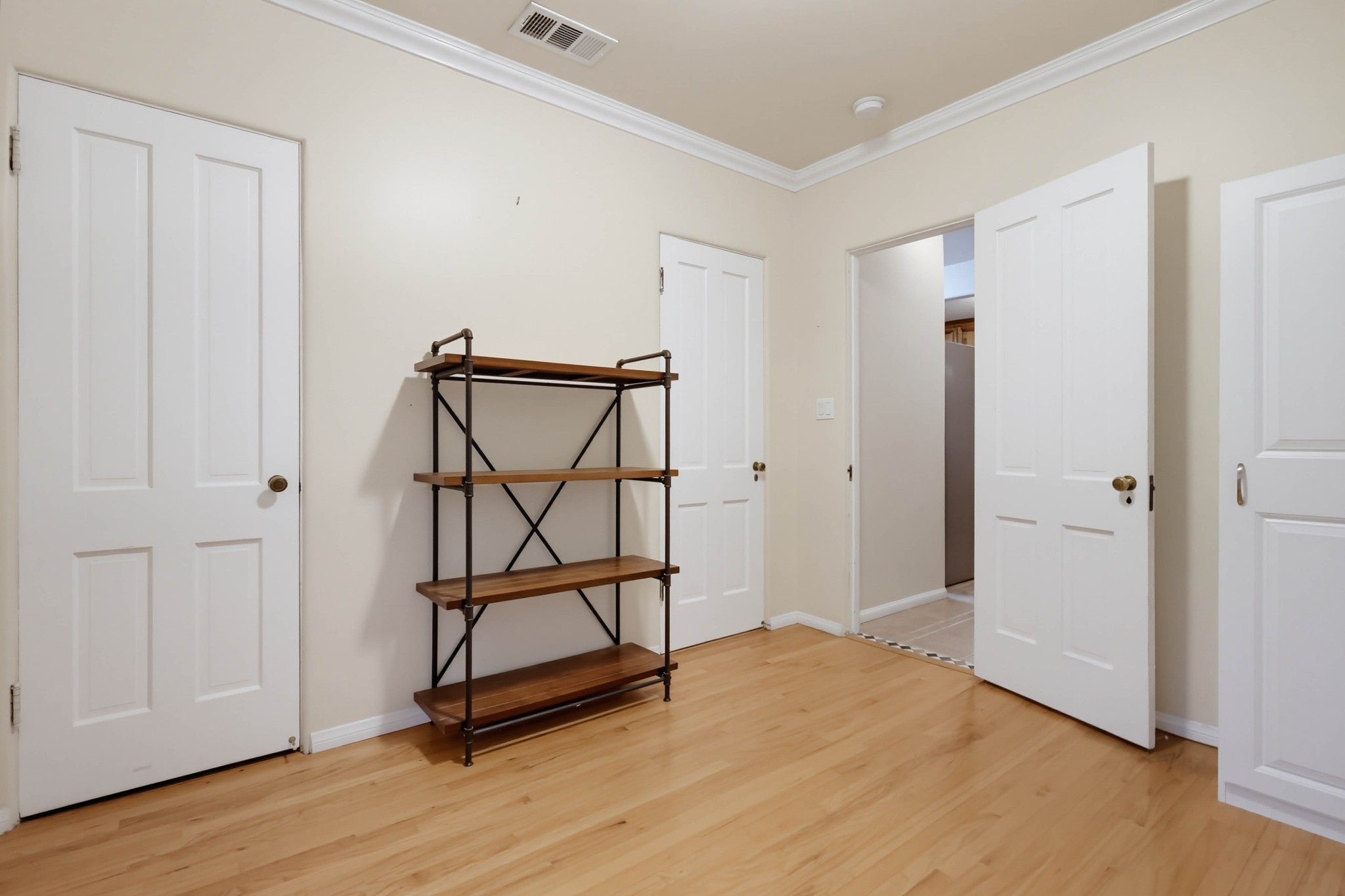 Virtual tour photo 77 of 126 for 1519 Wilson Ave