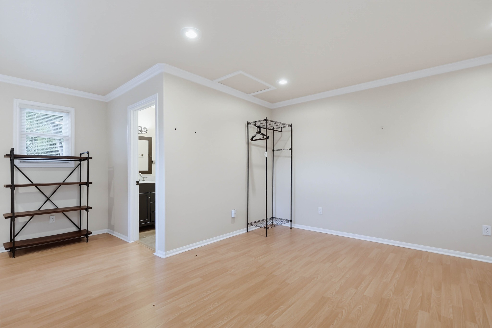 Virtual tour photo 122 of 126 for 1519 Wilson Ave
