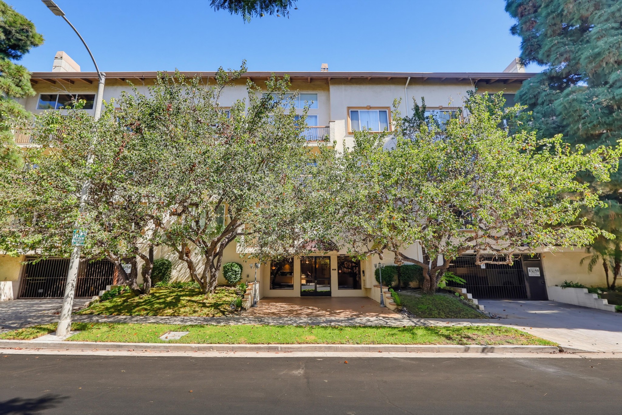 Virtual tour photo 1 of 82 for 1520 Camden Ave Apt 106